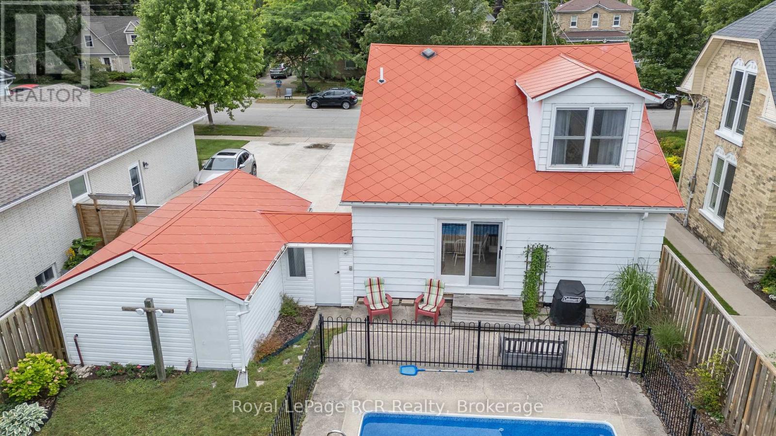 40 Grosvenor Street S, Saugeen Shores, Ontario  N0H 2L0 - Photo 3 - X12901190
