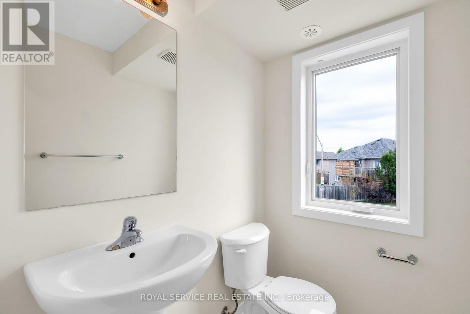 1704 - 160 Densmore Road, Cobourg, Ontario  K9A 4J9 - Photo 8 - X12900986