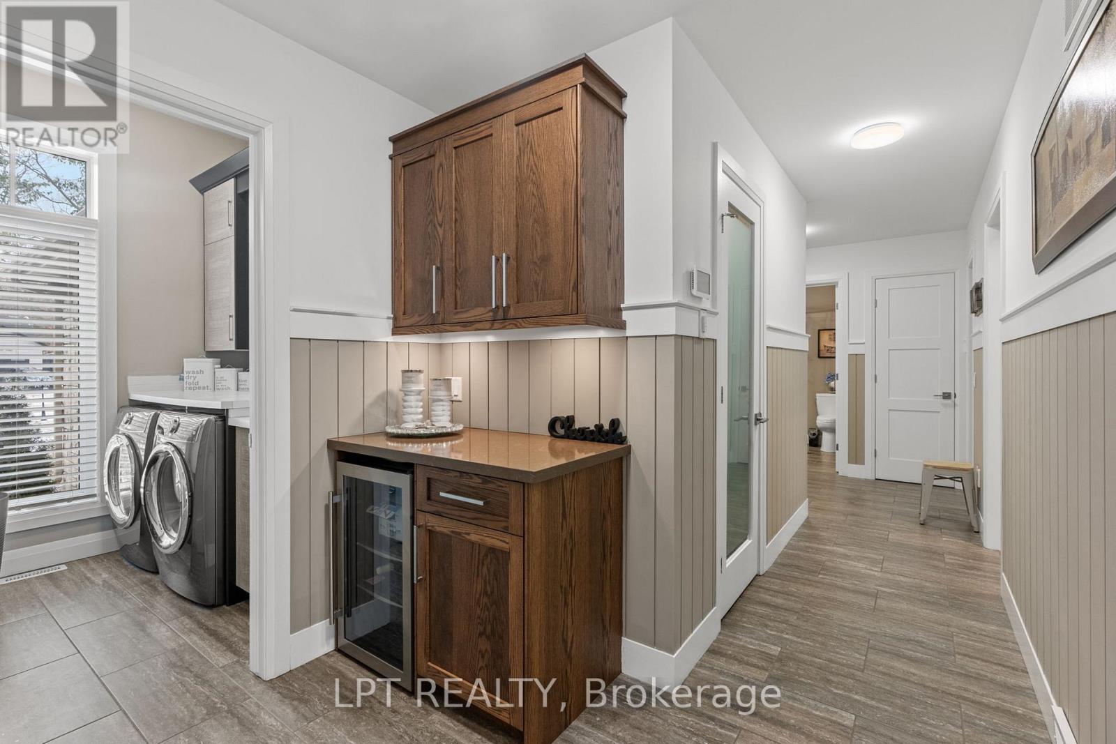 8695 Timberwood Trail, Lambton Shores, Ontario  N0M 1T0 - Photo 19 - X12901086