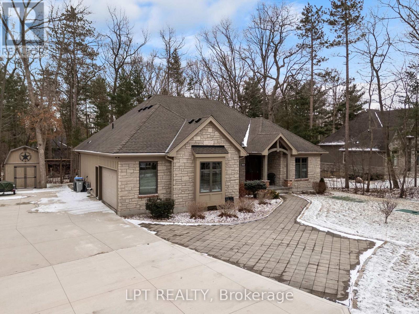 8695 Timberwood Trail, Lambton Shores, Ontario  N0M 1T0 - Photo 2 - X12901086