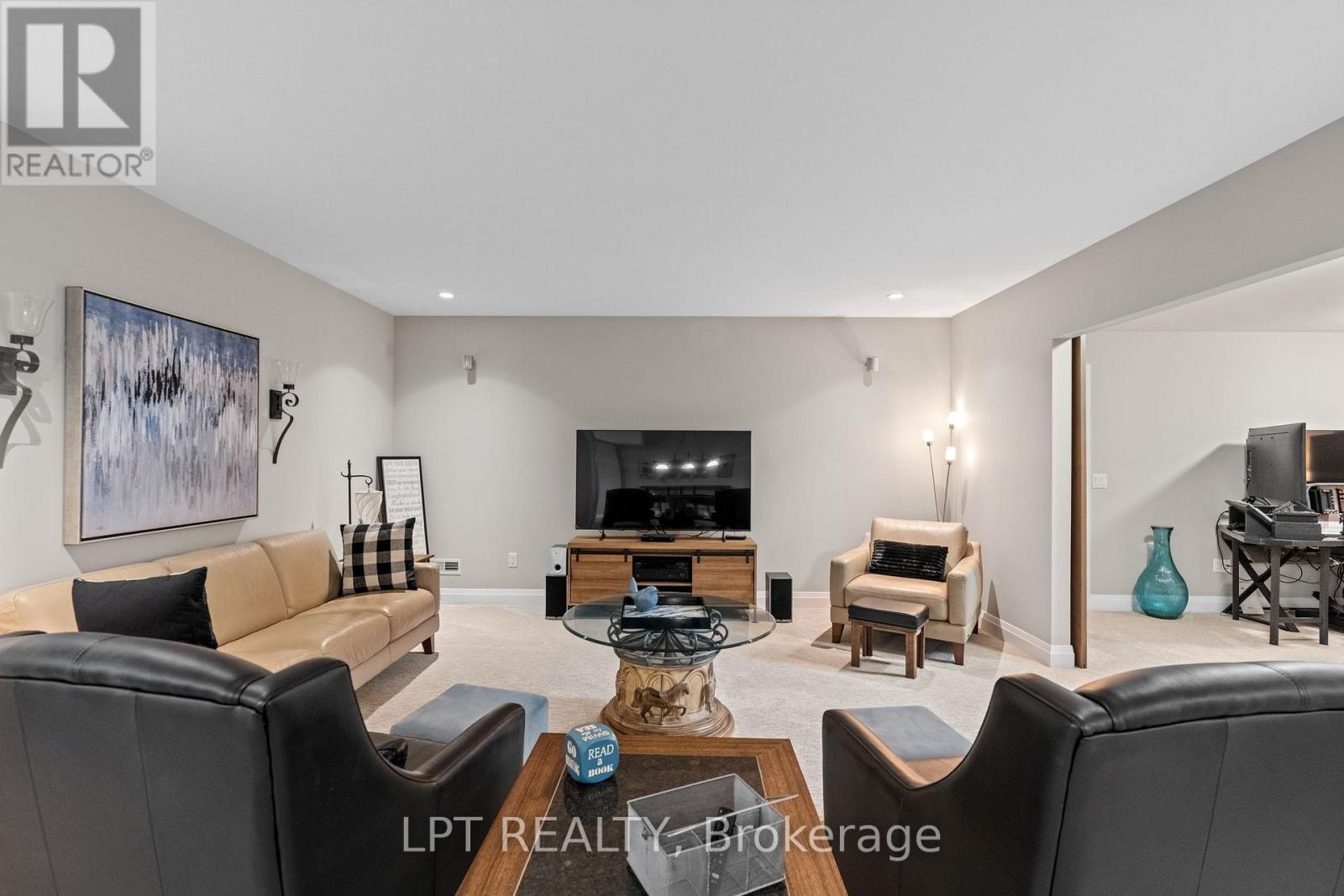 8695 Timberwood Trail, Lambton Shores, Ontario  N0M 1T0 - Photo 37 - X12901086