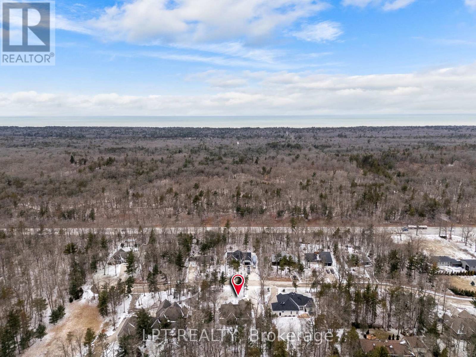 8695 Timberwood Trail, Lambton Shores, Ontario  N0M 1T0 - Photo 4 - X12901086