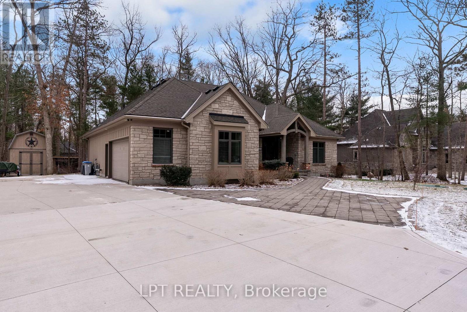 8695 Timberwood Trail, Lambton Shores, Ontario  N0M 1T0 - Photo 5 - X12901086
