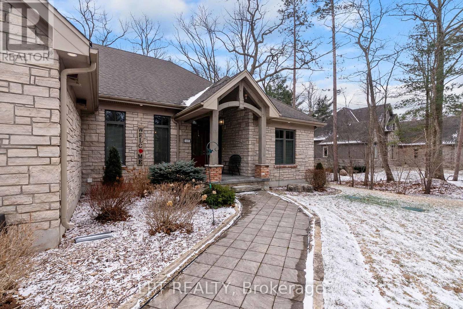 8695 Timberwood Trail, Lambton Shores, Ontario  N0M 1T0 - Photo 6 - X12901086