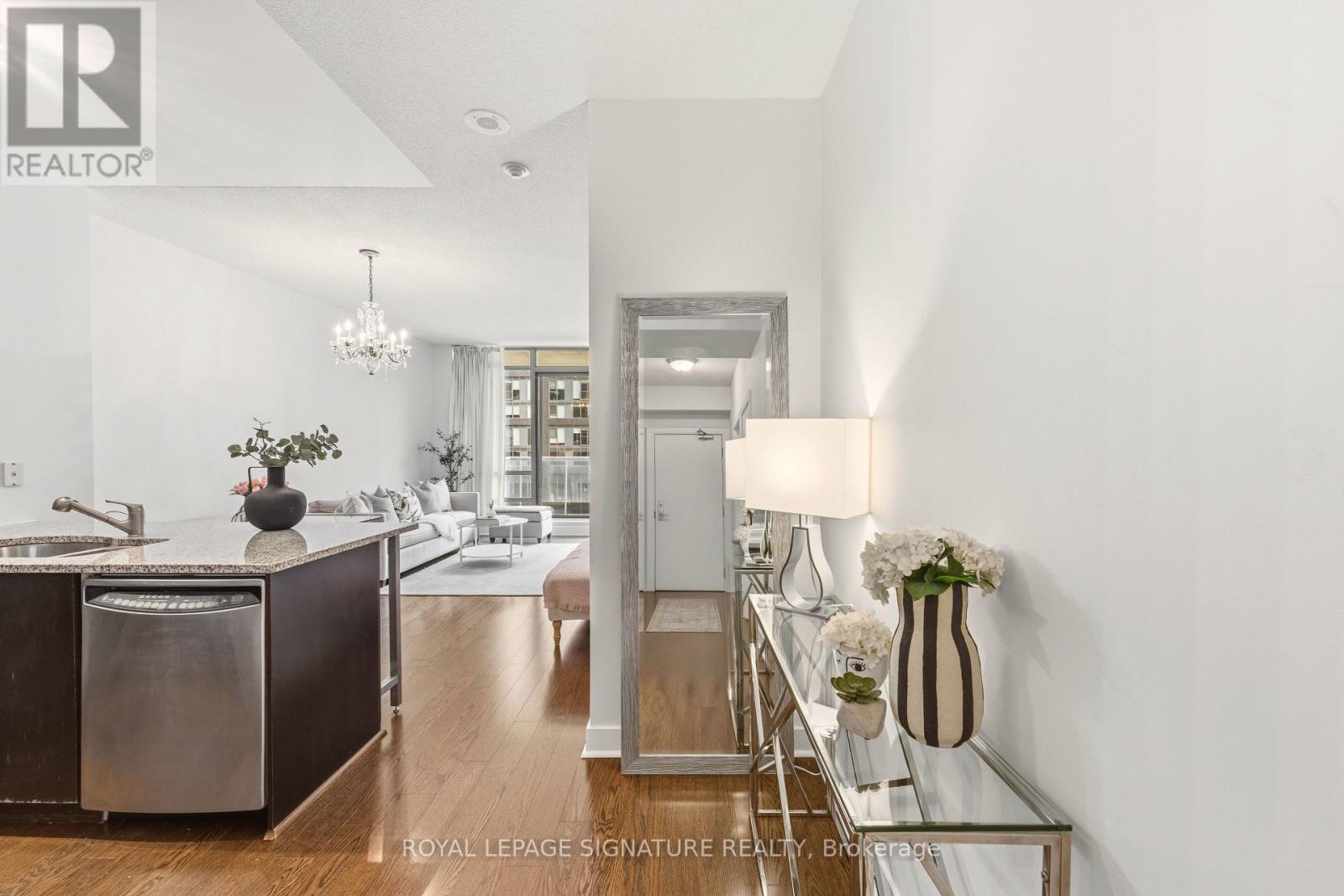 712 - 438 King Street W, Toronto, Ontario  M5V 3T9 - Photo 2 - C12901038