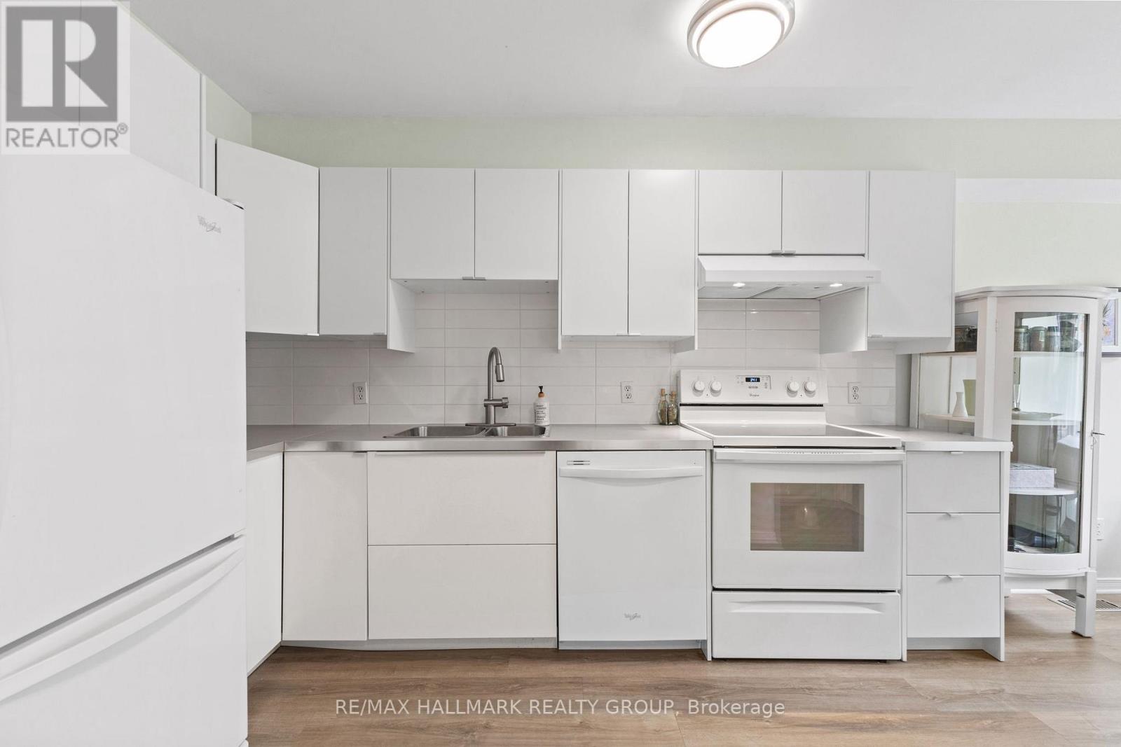 35 - 1400 Wildberry Court, Ottawa, Ontario  K1C 7K6 - Photo 10 - X12901024