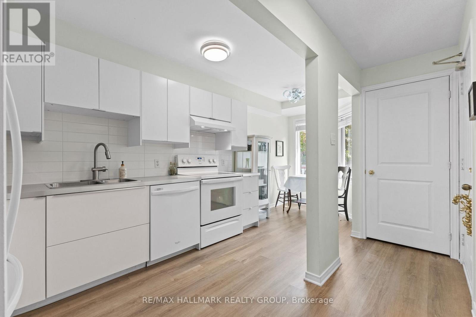 35 - 1400 Wildberry Court, Ottawa, Ontario  K1C 7K6 - Photo 5 - X12901024