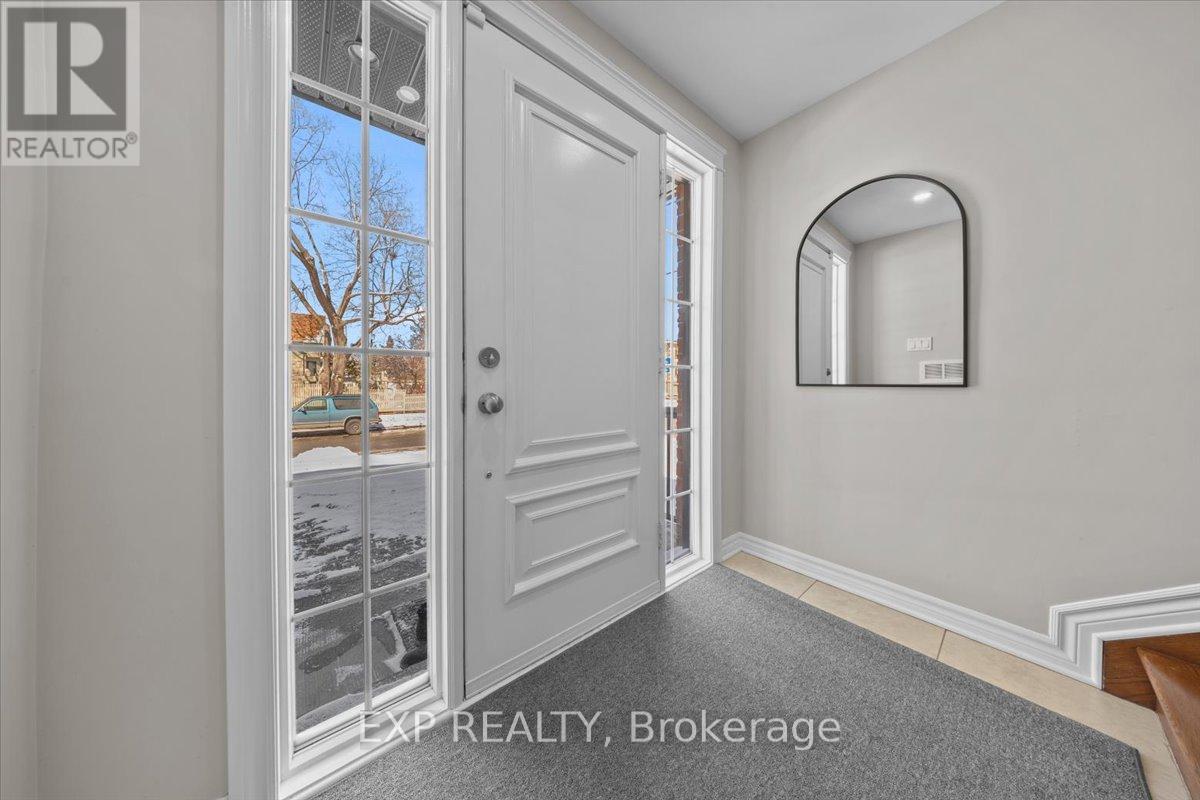 374 Greenwood Avenue, Ottawa, Ontario  K2A 4E6 - Photo 3 - X12901060