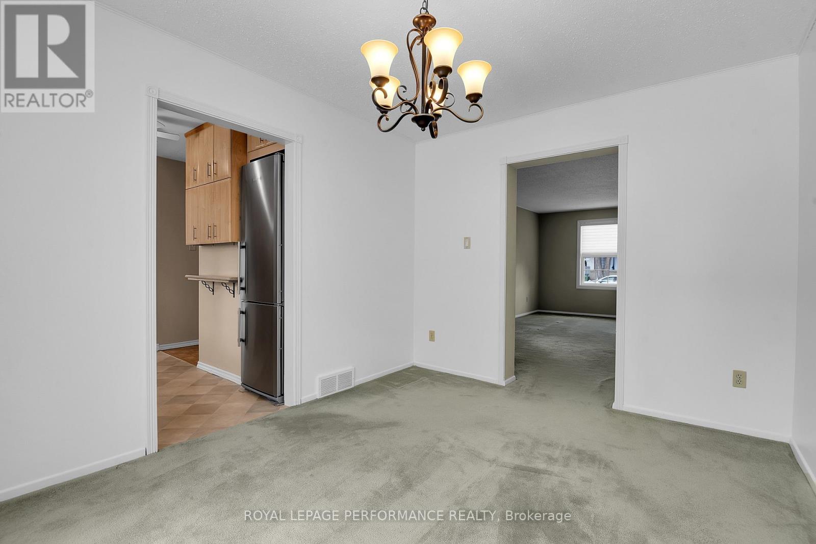 2166 Bickerton Avenue, Ottawa, Ontario  K1J 6Y3 - Photo 13 - X12901110