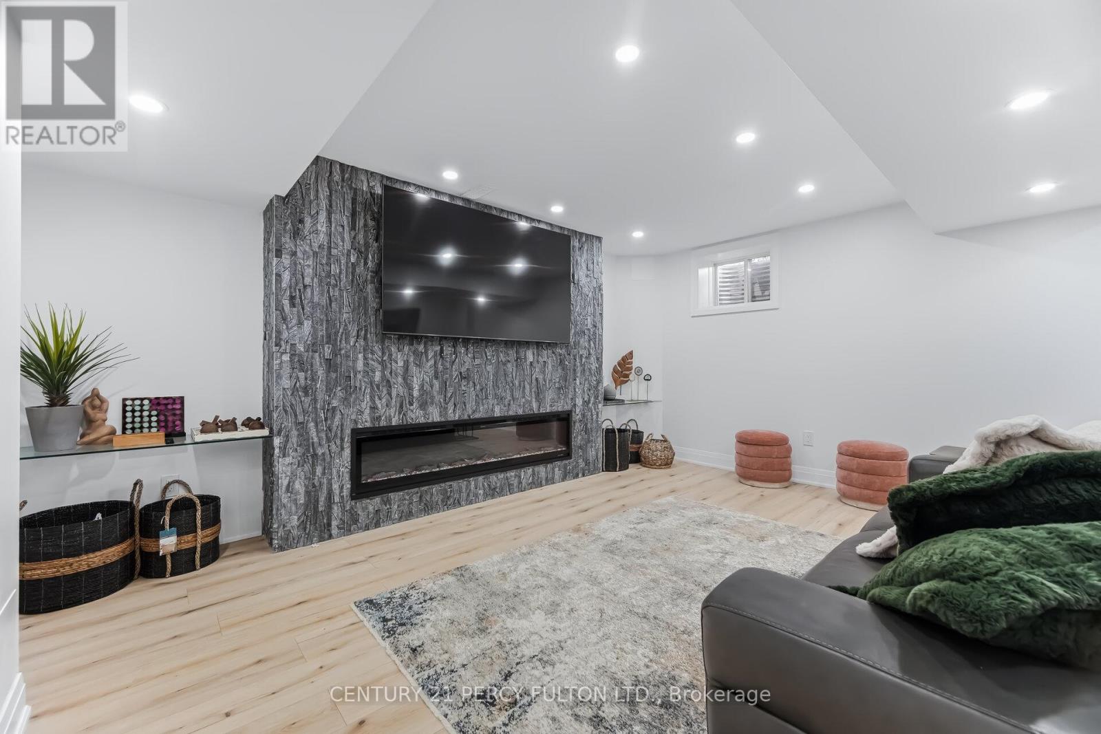 1082 Belcourt Street, Pickering, Ontario  L1X 0G2 - Photo 33 - E12901052