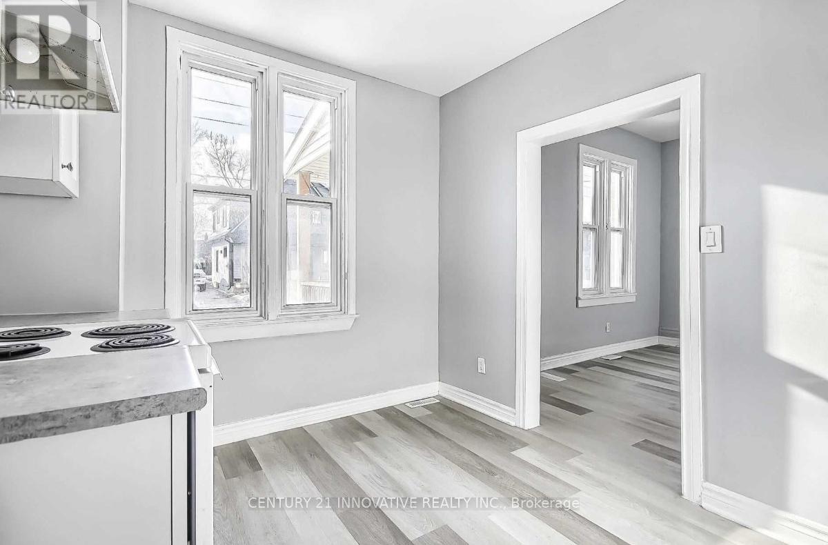 211 Albert Street, Oshawa (Central), Ontario  L1H 4R6 - Photo 4 - E12901112