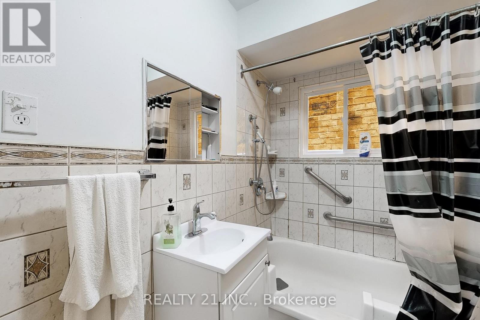 125 S Woodrow Boulevard, Toronto, Ontario  M1N 3L8 - Photo 19 - E12901168