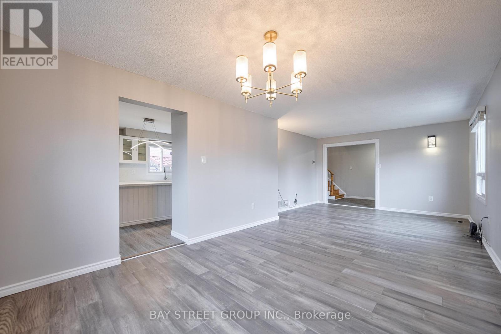 596 Constellation Drive, Mississauga (Hurontario), Ontario  L5R 2X3 - Photo 12 - W12901084