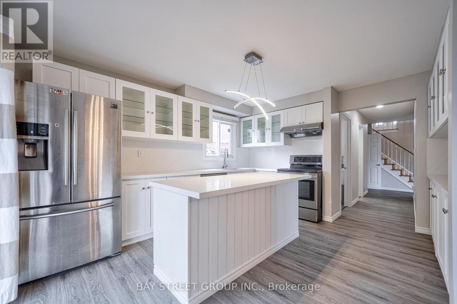 596 Constellation Drive, Mississauga (Hurontario), Ontario  L5R 2X3 - Photo 13 - W12901084