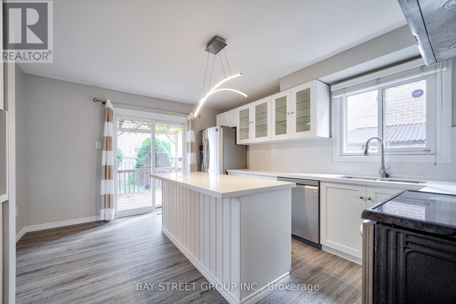 596 Constellation Drive, Mississauga (Hurontario), Ontario  L5R 2X3 - Photo 16 - W12901084