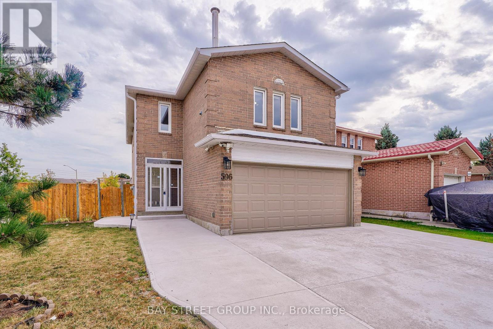 596 Constellation Drive, Mississauga (Hurontario), Ontario  L5R 2X3 - Photo 2 - W12901084