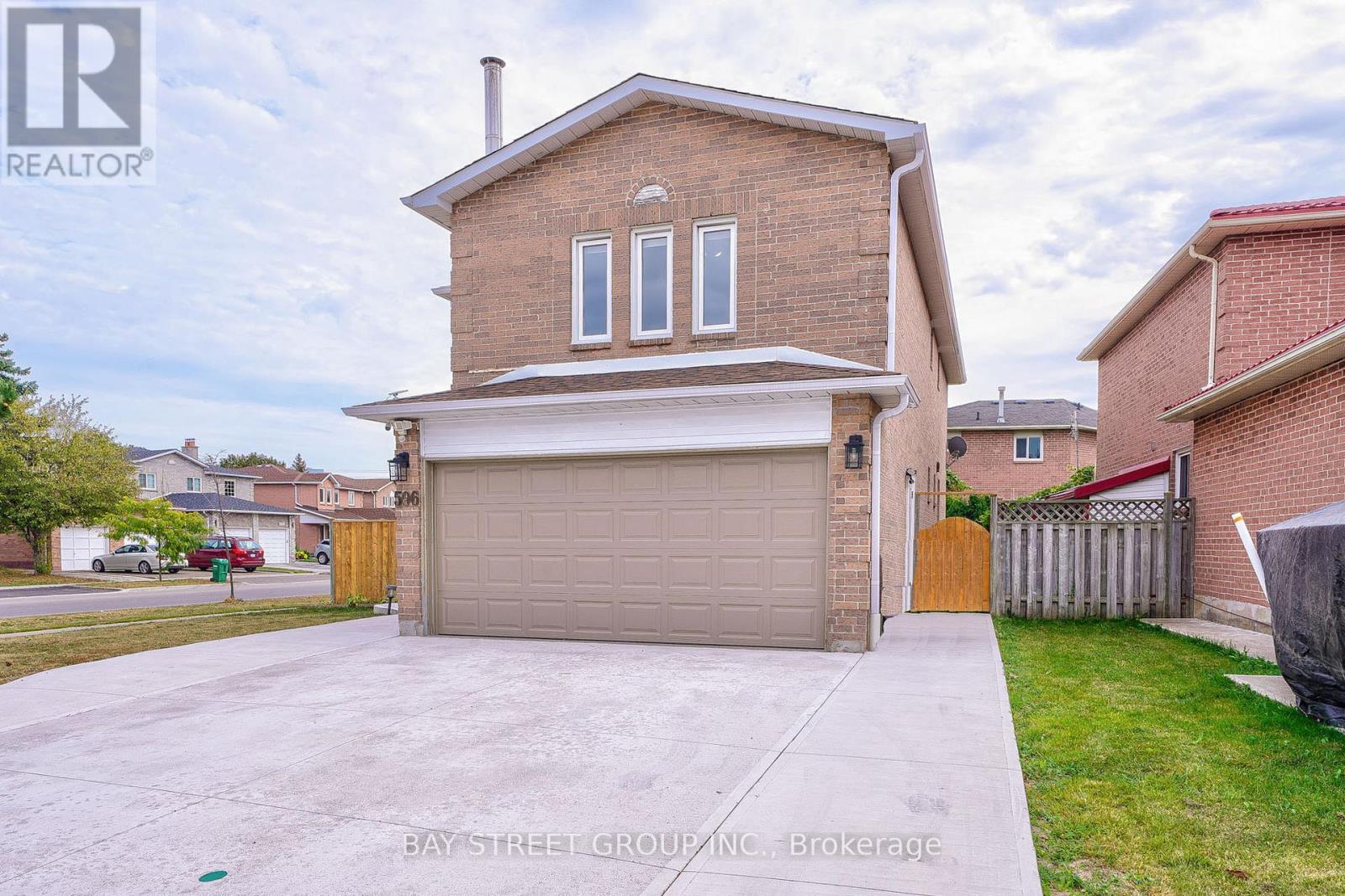 596 Constellation Drive, Mississauga (Hurontario), Ontario  L5R 2X3 - Photo 3 - W12901084