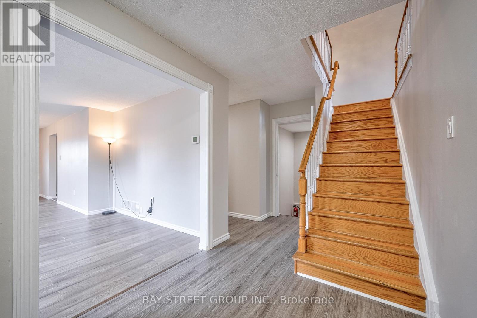 596 Constellation Drive, Mississauga (Hurontario), Ontario  L5R 2X3 - Photo 6 - W12901084