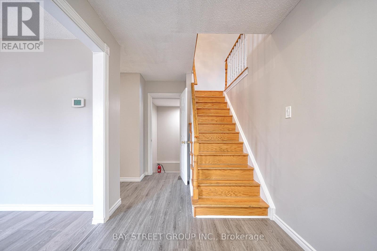 596 Constellation Drive, Mississauga (Hurontario), Ontario  L5R 2X3 - Photo 7 - W12901084