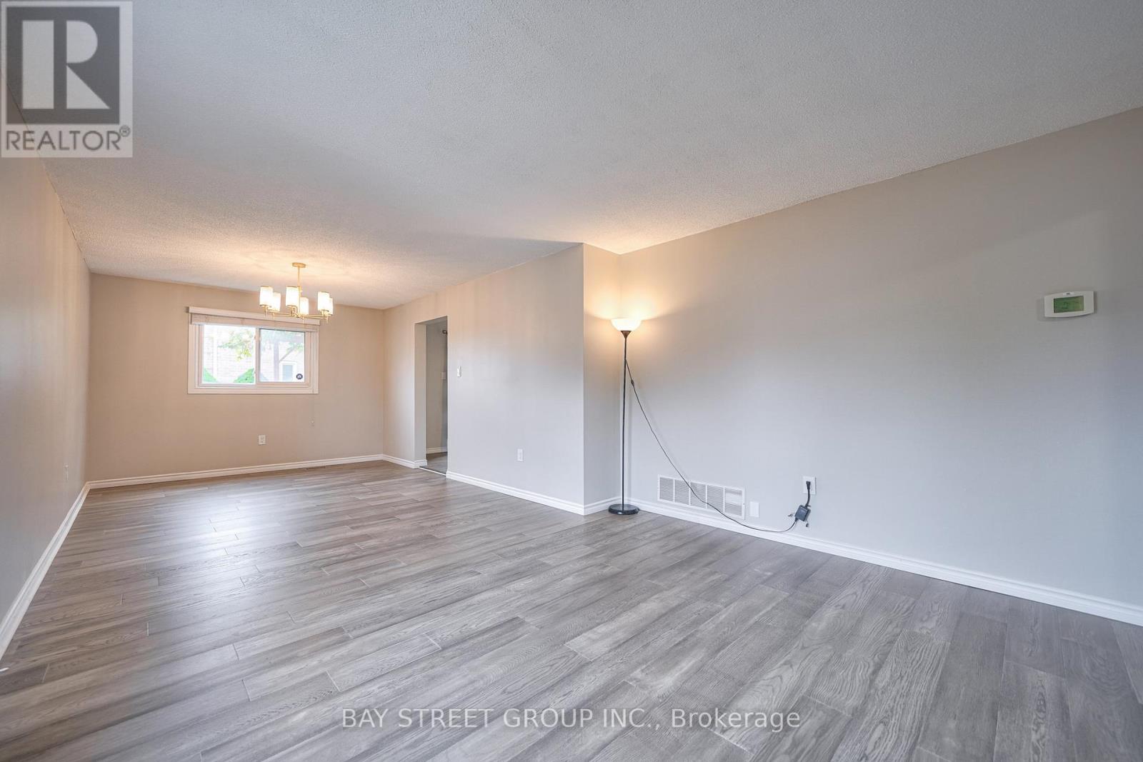 596 Constellation Drive, Mississauga (Hurontario), Ontario  L5R 2X3 - Photo 9 - W12901084