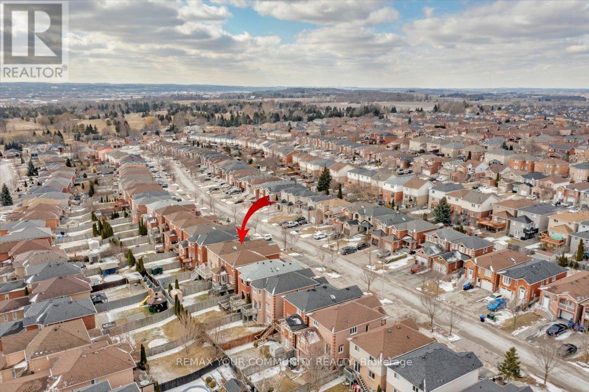 65 Smith Street, Bradford West Gwillimbury (Bradford), Ontario  L3Z 3Z1 - Photo 4 - N12901146