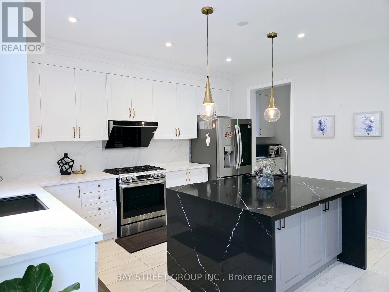 404 Baker Hill Boulevard, Whitchurch-Stouffville, Ontario  L4A 4P4 - Photo 7 - N12901202