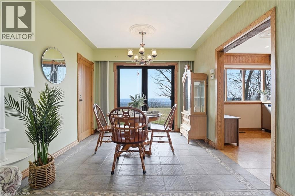 1 Thorncrest Boulevard, Dundas, Ontario  L9H 7L1 - Photo 11 - 40813623