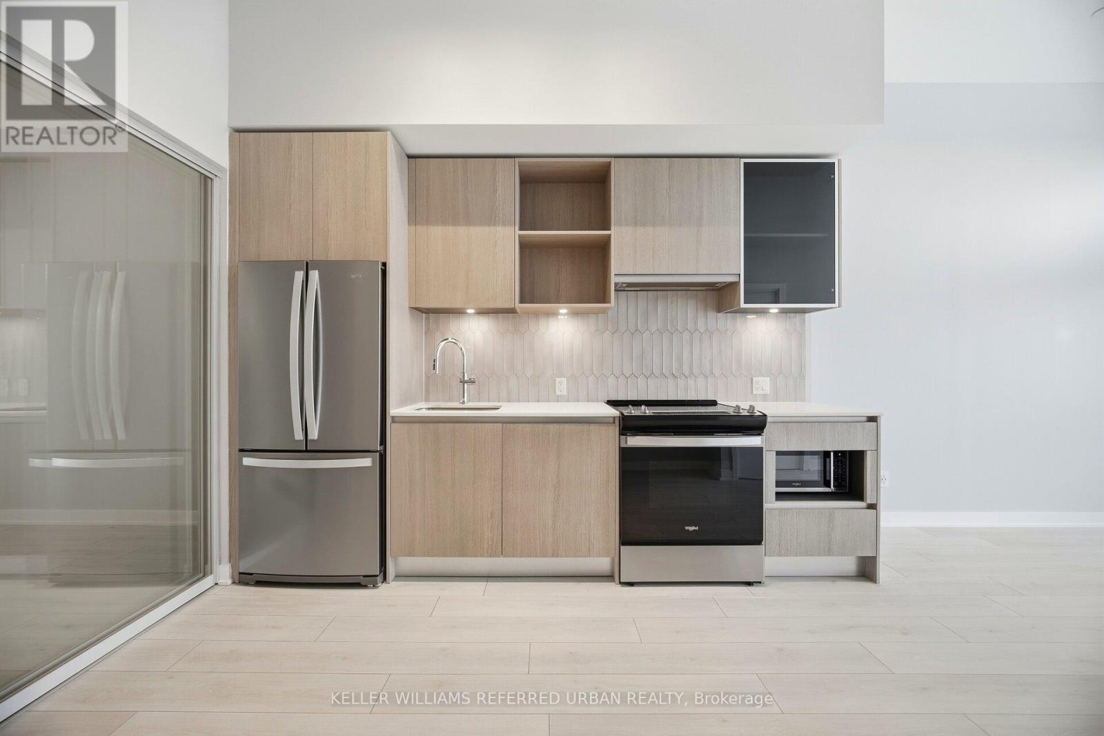 104 - 405 Dundas Street W, Oakville, Ontario  L6M 5P9 - Photo 3 - W12901010