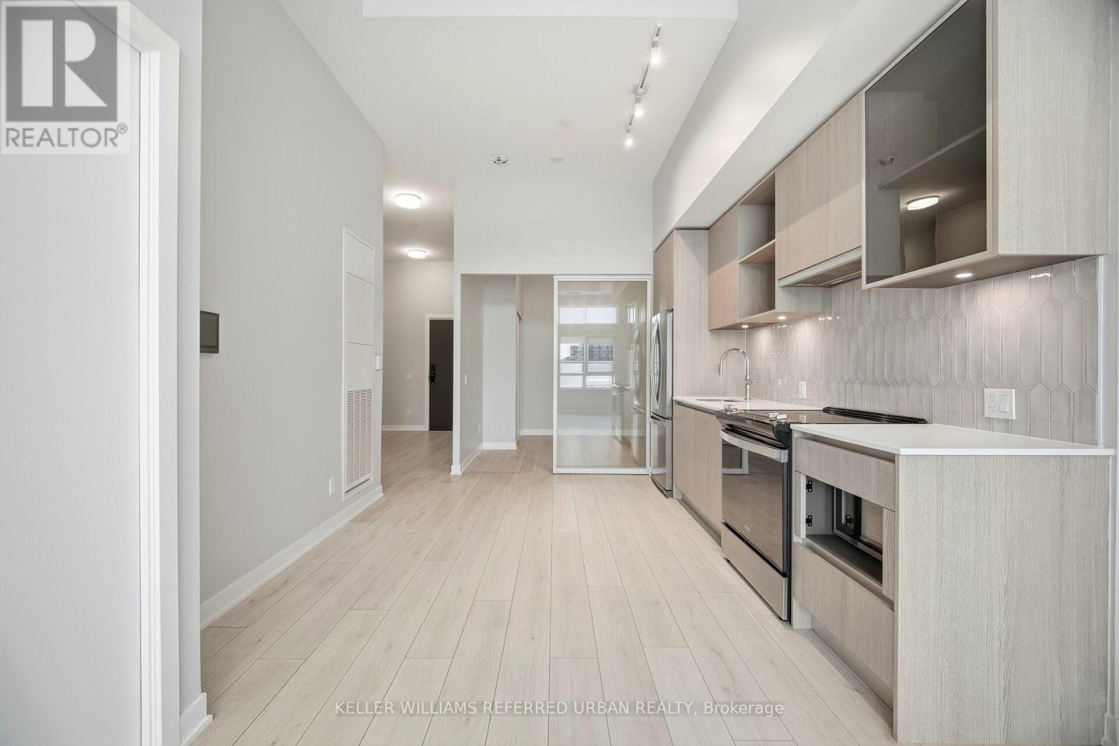 104 - 405 Dundas Street W, Oakville, Ontario  L6M 5P9 - Photo 4 - W12901010