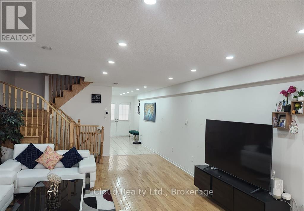 559 Candlestick Circle, Mississauga (Hurontario), Ontario  L4Z 0B1 - Photo 4 - W12901036