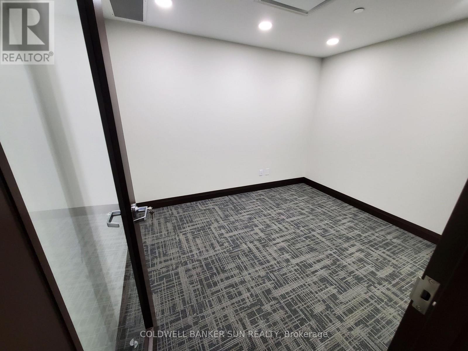 7 - 1200 Derry Road E, Mississauga, Ontario  L5T 0B3 - Photo 4 - W12901106