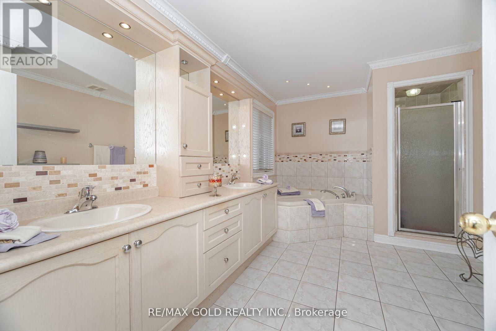 5 Summershade Street, Brampton, Ontario  L6P 2B9 - Photo 10 - W12901124