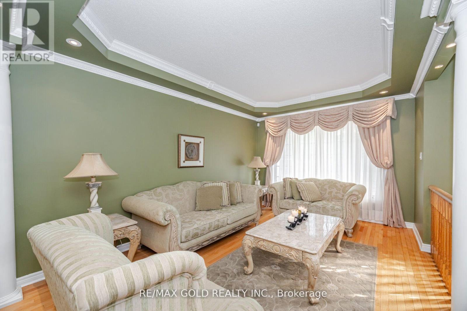 5 Summershade Street, Brampton, Ontario  L6P 2B9 - Photo 2 - W12901124