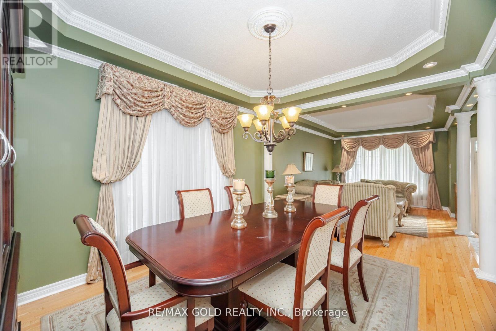 5 Summershade Street, Brampton, Ontario  L6P 2B9 - Photo 3 - W12901124