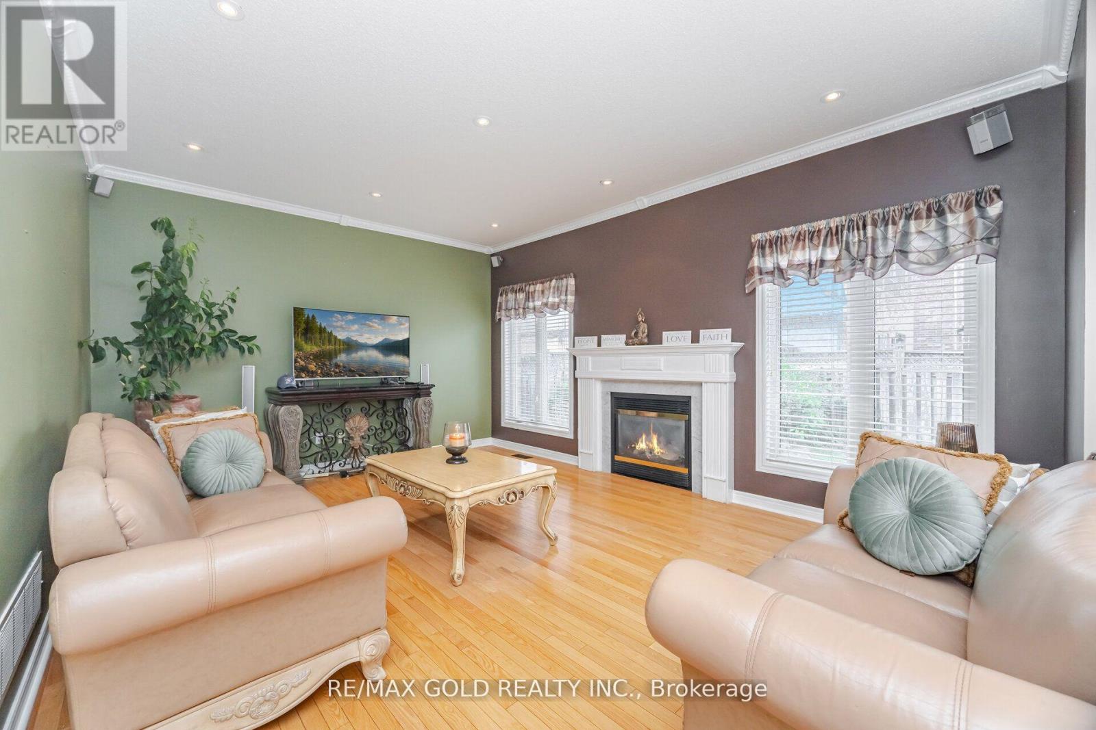 5 Summershade Street, Brampton, Ontario  L6P 2B9 - Photo 6 - W12901124