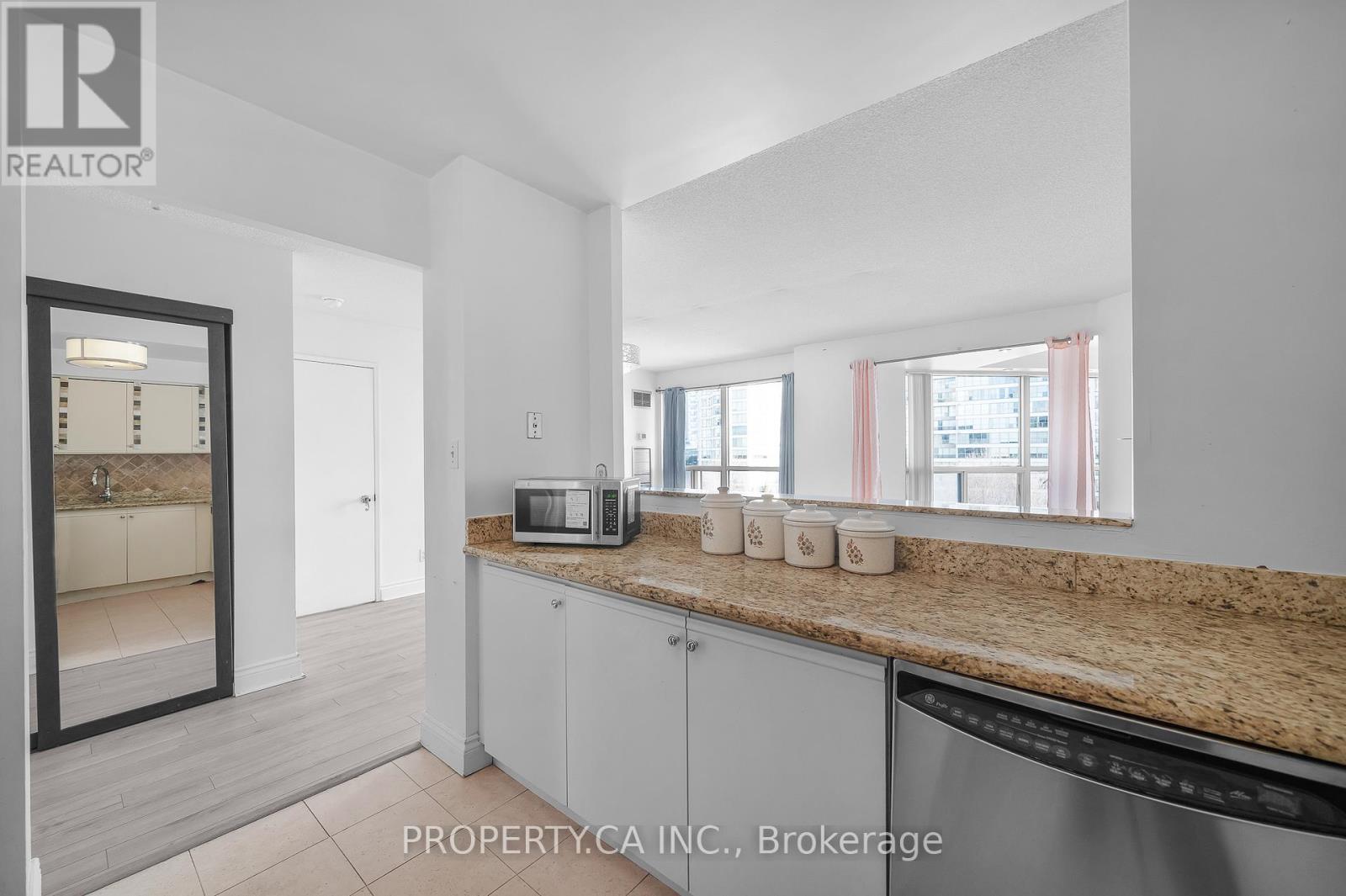 526 - 2267 Lake Shore Boulevard W, Toronto, Ontario  M8V 3X2 - Photo 11 - W12901140