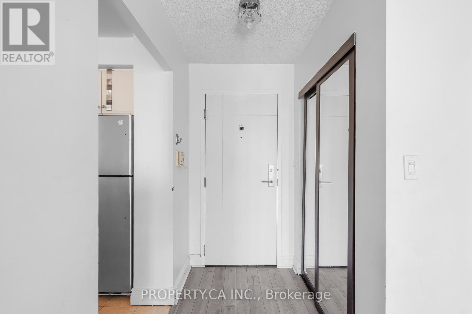 526 - 2267 Lake Shore Boulevard W, Toronto, Ontario  M8V 3X2 - Photo 3 - W12901140