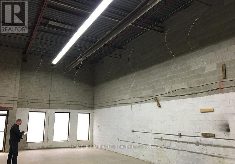 8 & 9 - 11 Edvac Drive E, Brampton, Ontario  L6S 5W5 - Photo 3 - W12901176