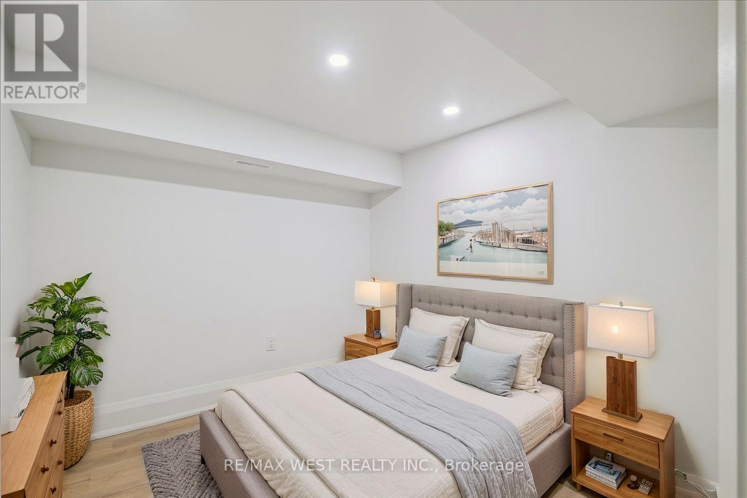 Main - 202 Perth Avenue, Toronto, Ontario  M6P 3K8 - Photo 5 - W12901178