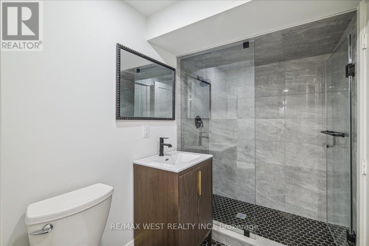 Main - 202 Perth Avenue, Toronto, Ontario  M6P 3K8 - Photo 9 - W12901178