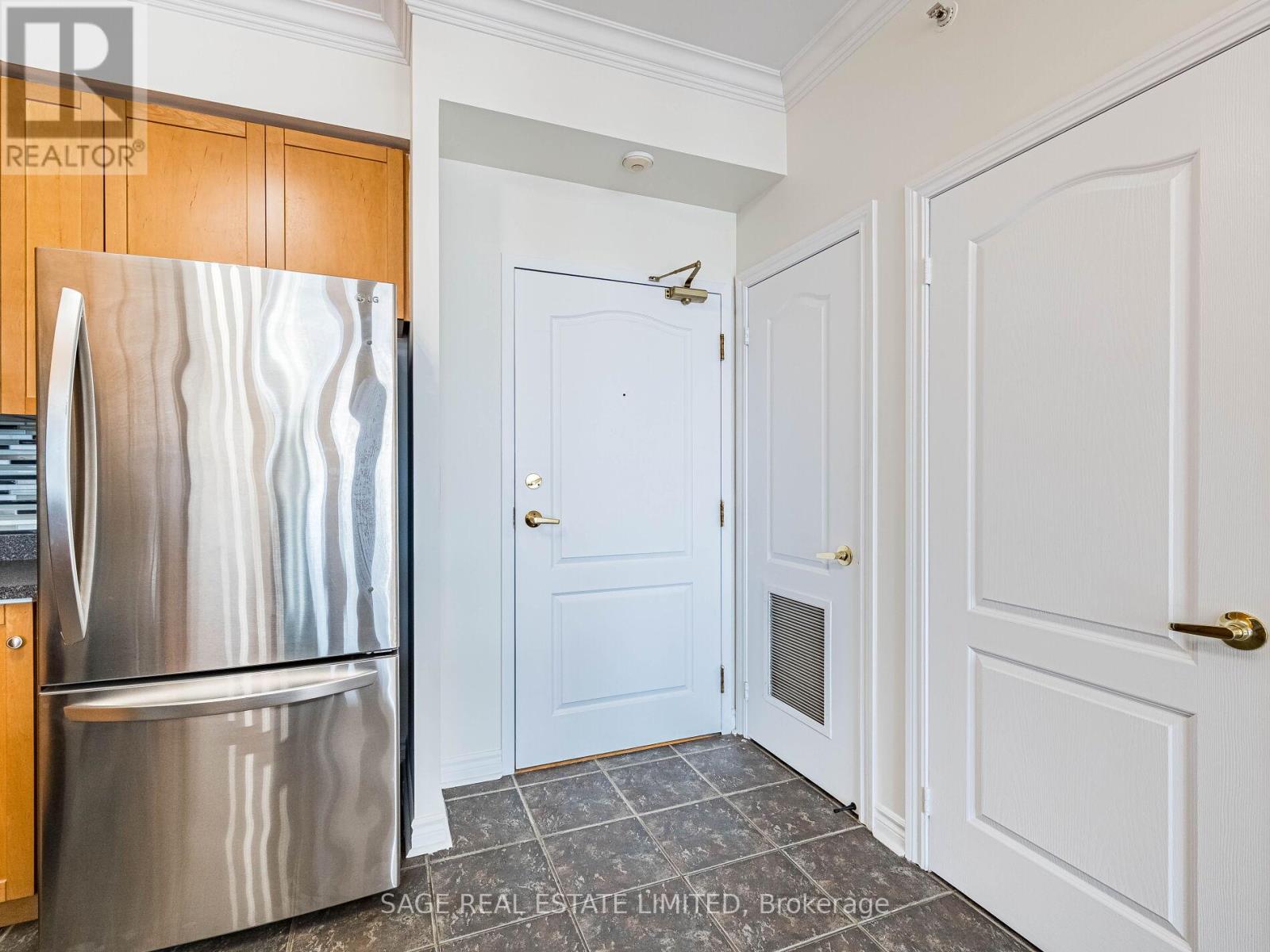 202 - 3531 Lake Shore Boulevard W, Toronto (Long Branch), Ontario  M8W 1P4 - Photo 14 - W12901192