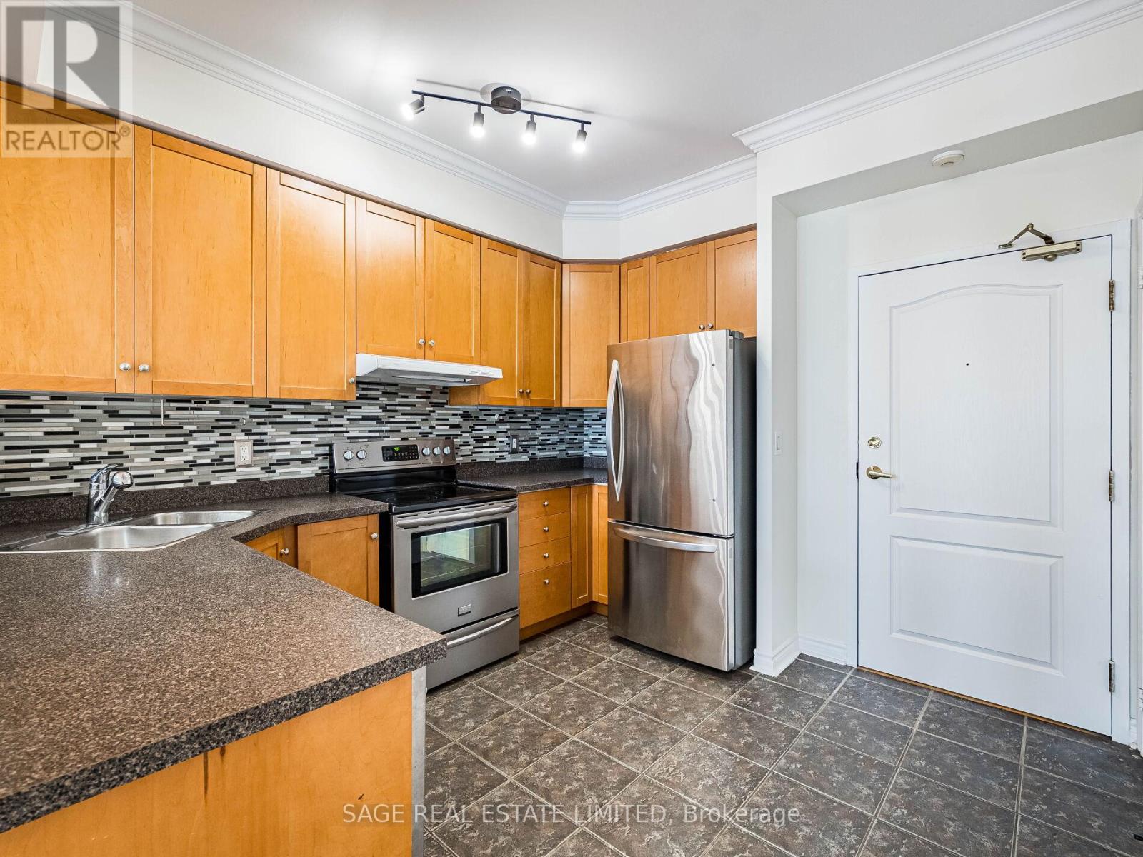 202 - 3531 Lake Shore Boulevard W, Toronto (Long Branch), Ontario  M8W 1P4 - Photo 16 - W12901192