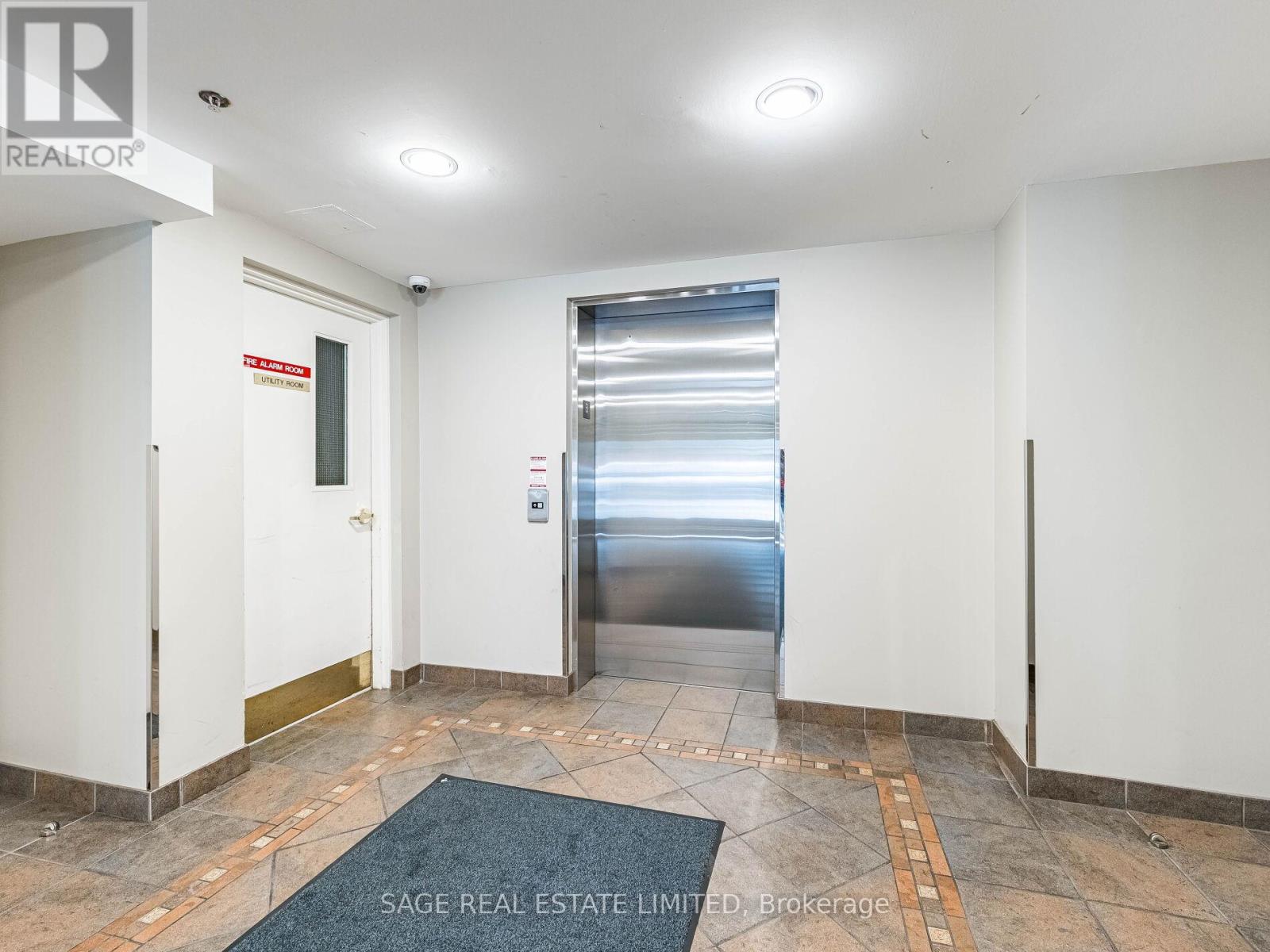 202 - 3531 Lake Shore Boulevard W, Toronto (Long Branch), Ontario  M8W 1P4 - Photo 9 - W12901192