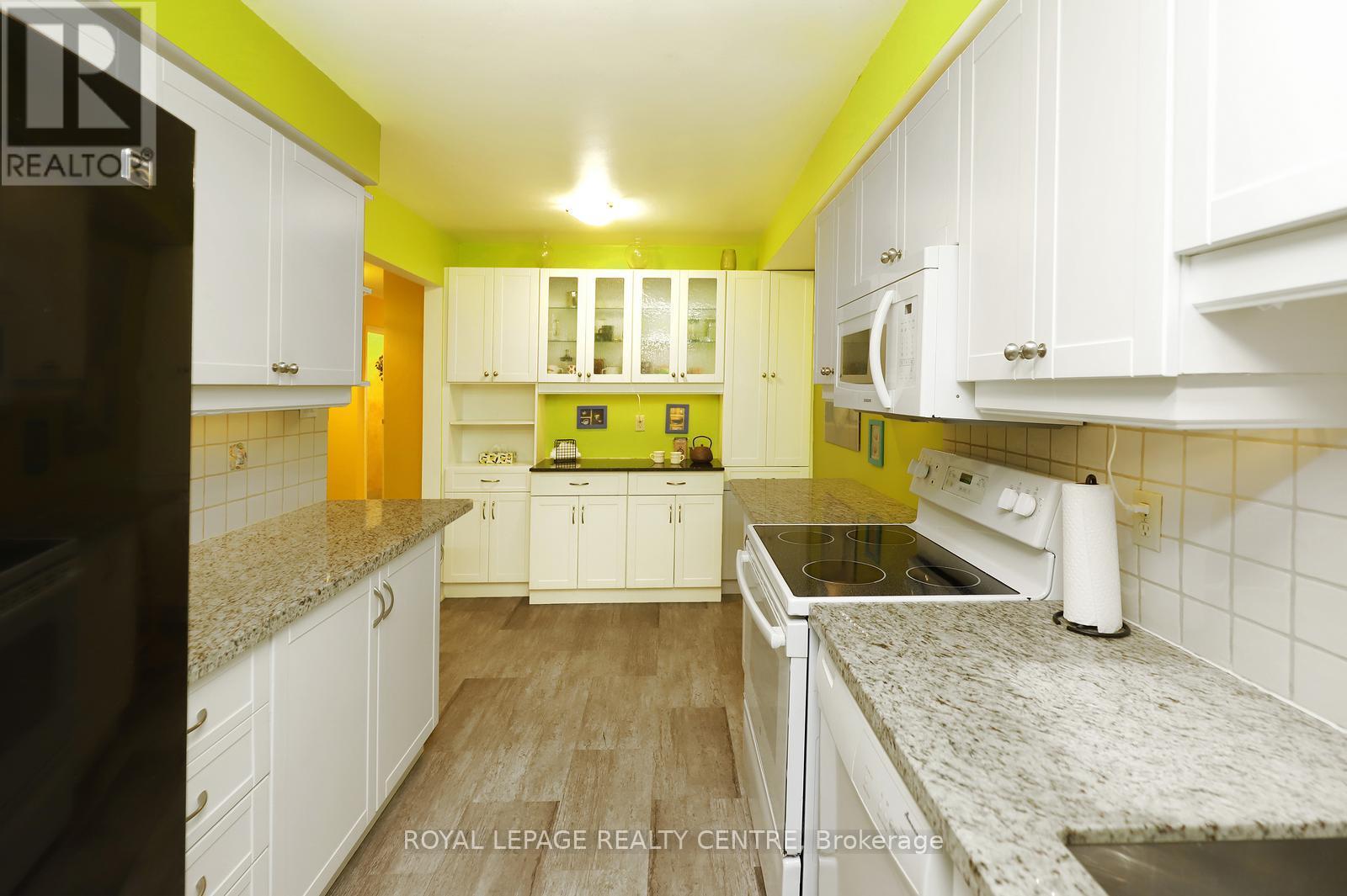 61 - 1214 Kirstie Court, Oakville, Ontario  L6H 5C8 - Photo 10 - W12901194