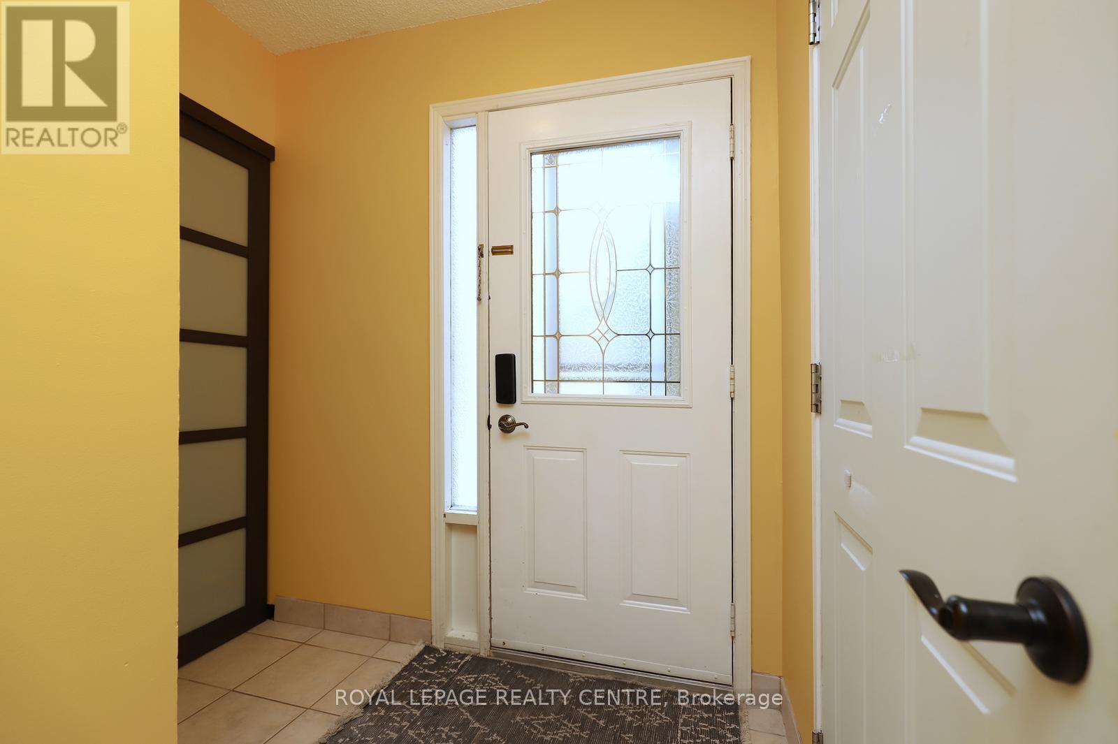 61 - 1214 Kirstie Court, Oakville, Ontario  L6H 5C8 - Photo 2 - W12901194