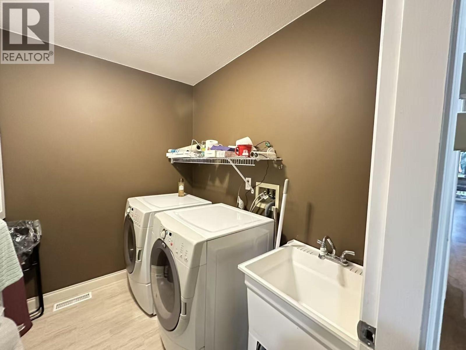 37 Deerwood Place, Port Moody, British Columbia  V3H 4X7 - Photo 5 - R3100354