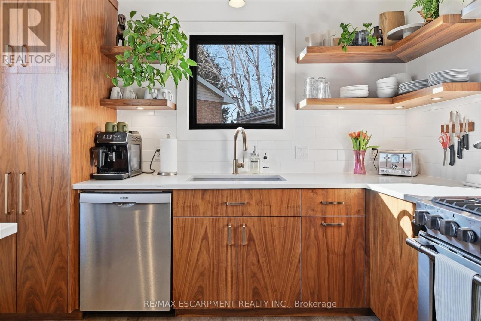 11 Sandlyn Court, Hamilton, Ontario  L8H 2R4 - Photo 10 - X12901040