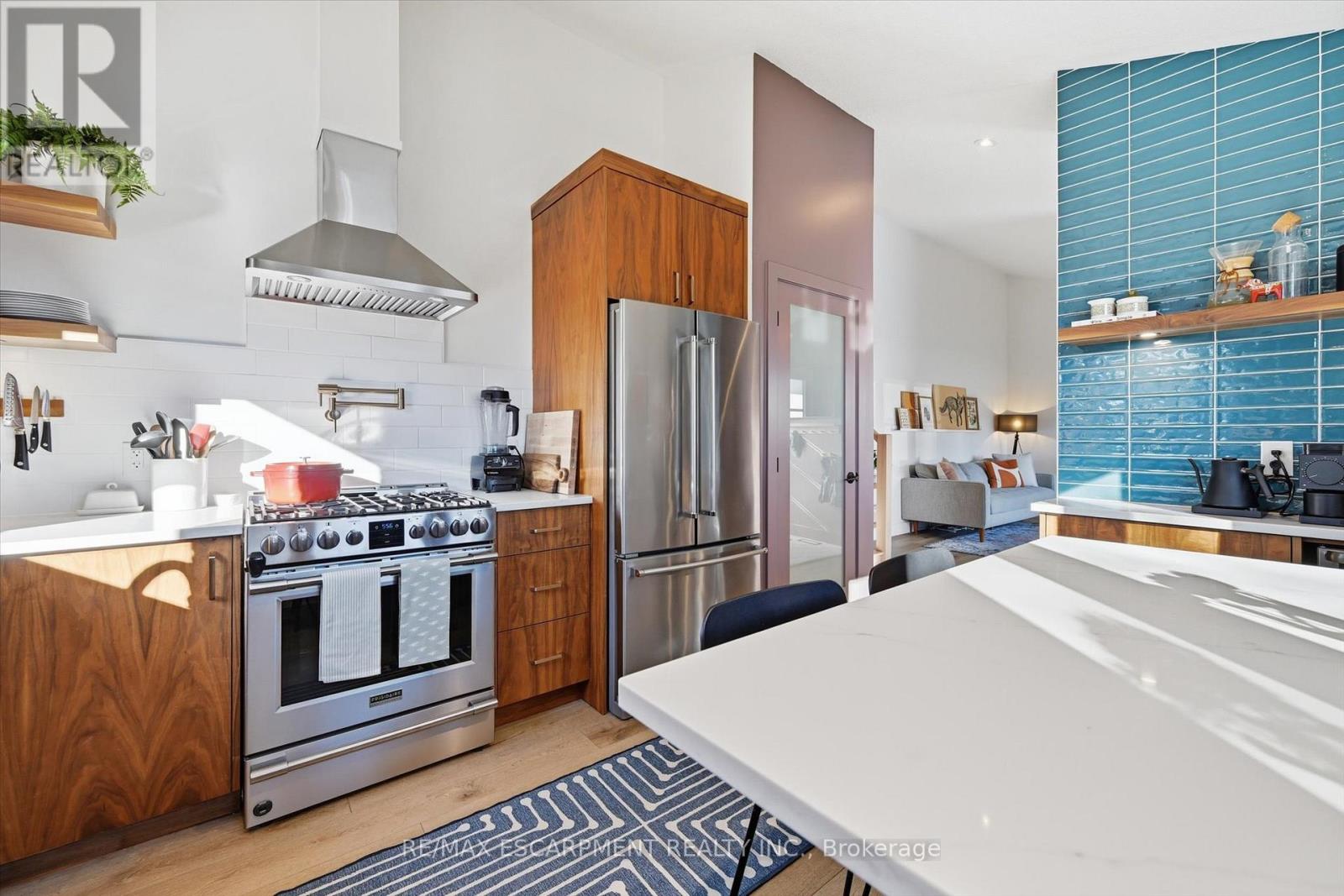 11 Sandlyn Court, Hamilton, Ontario  L8H 2R4 - Photo 12 - X12901040