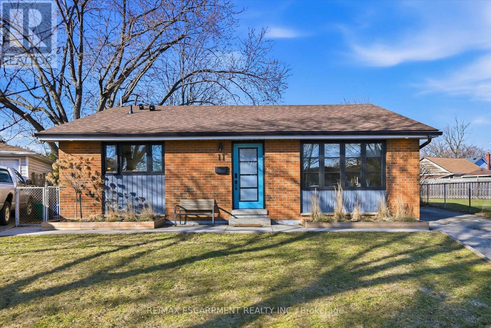 11 Sandlyn Court, Hamilton, Ontario  L8H 2R4 - Photo 2 - X12901040