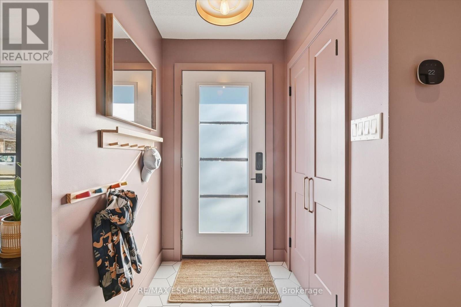 11 Sandlyn Court, Hamilton, Ontario  L8H 2R4 - Photo 5 - X12901040